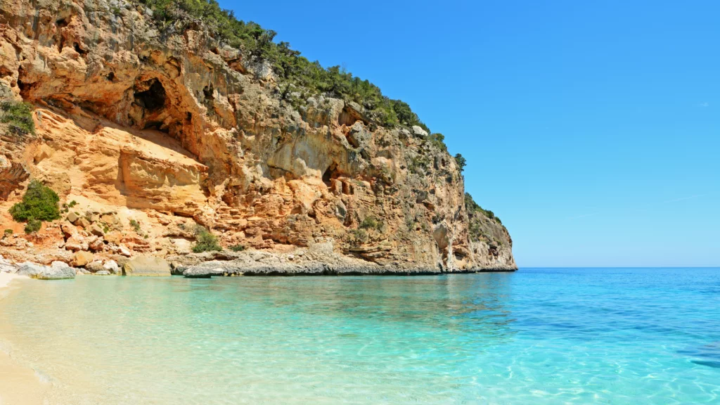 Cala Biriola: immersi nei profumi della macchia mediterranea