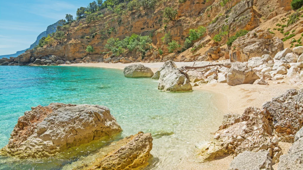 Foto laterale della caletta