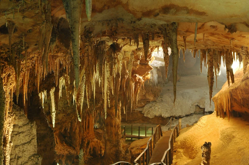Stalattiti e stalagmiti interni