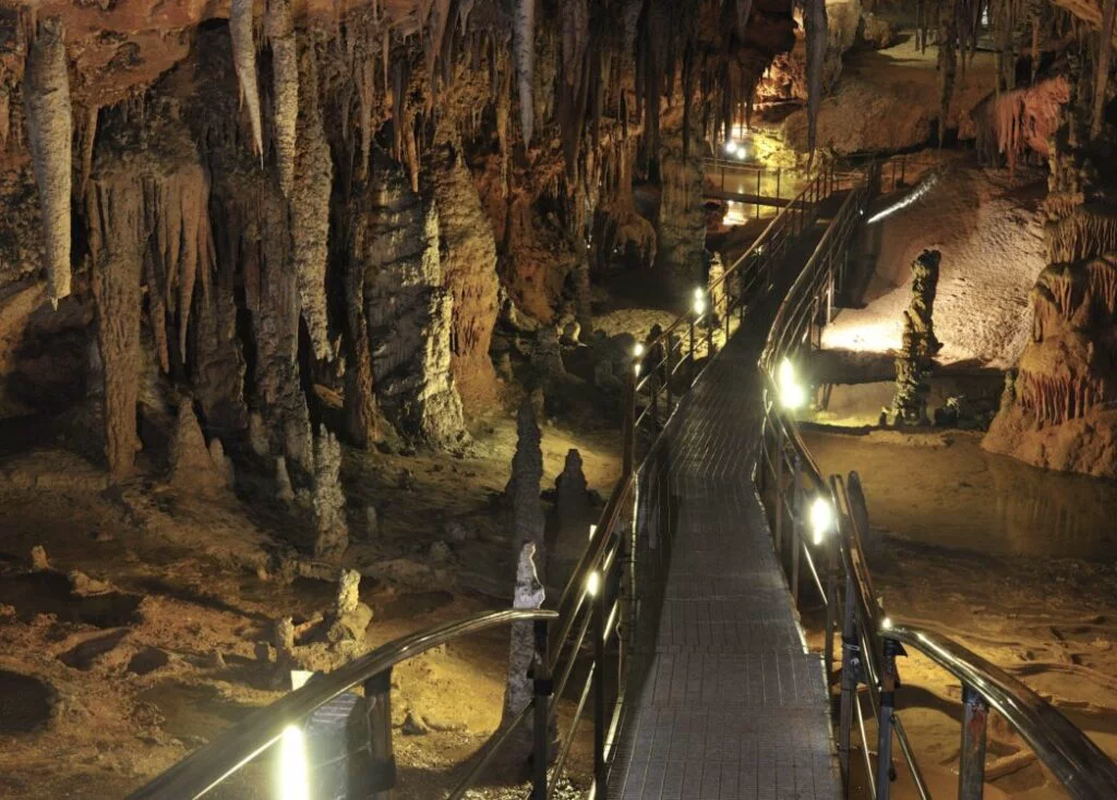 Passerella all’interno della grotta