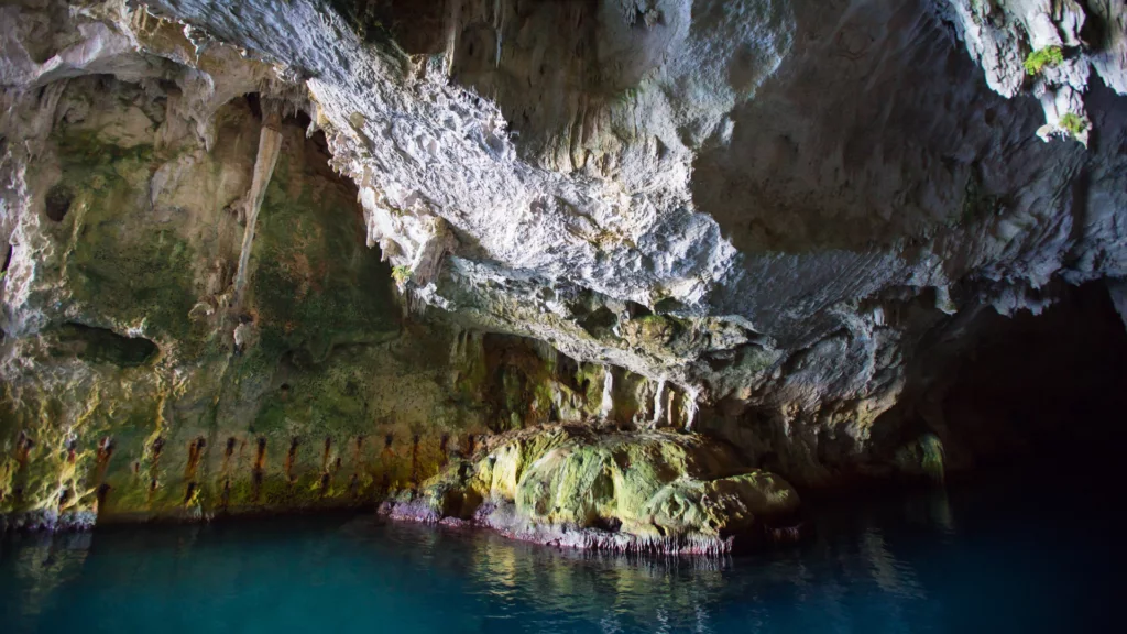 Stalattiti e stalagmiti: foto all’interno 